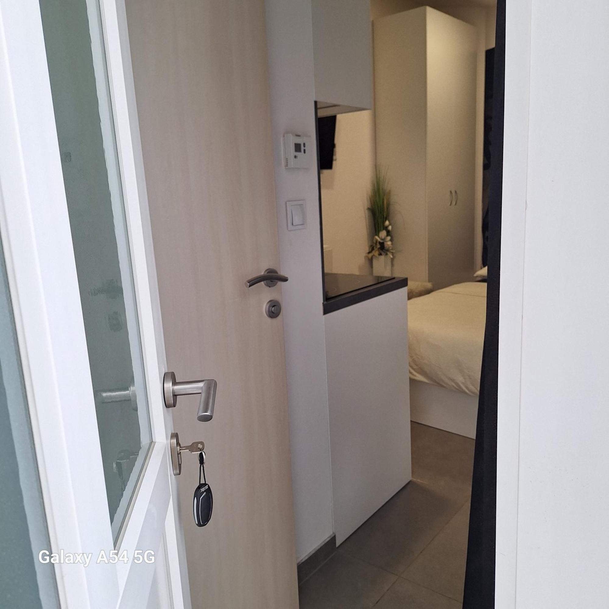 Studio Apartmani Louis I Lola ザグレブ エクステリア 写真